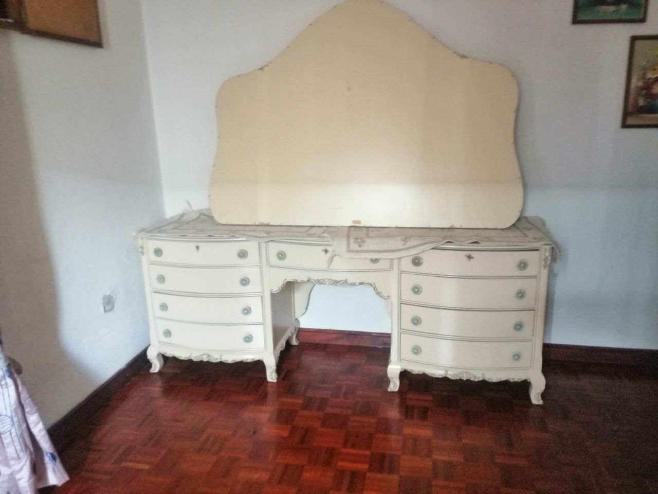 Quarto de casal  em madeira trabalhada