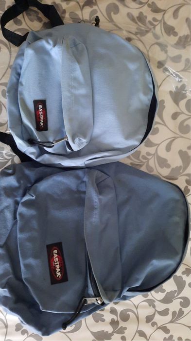 Duas mochilas Eastpak - Em azul