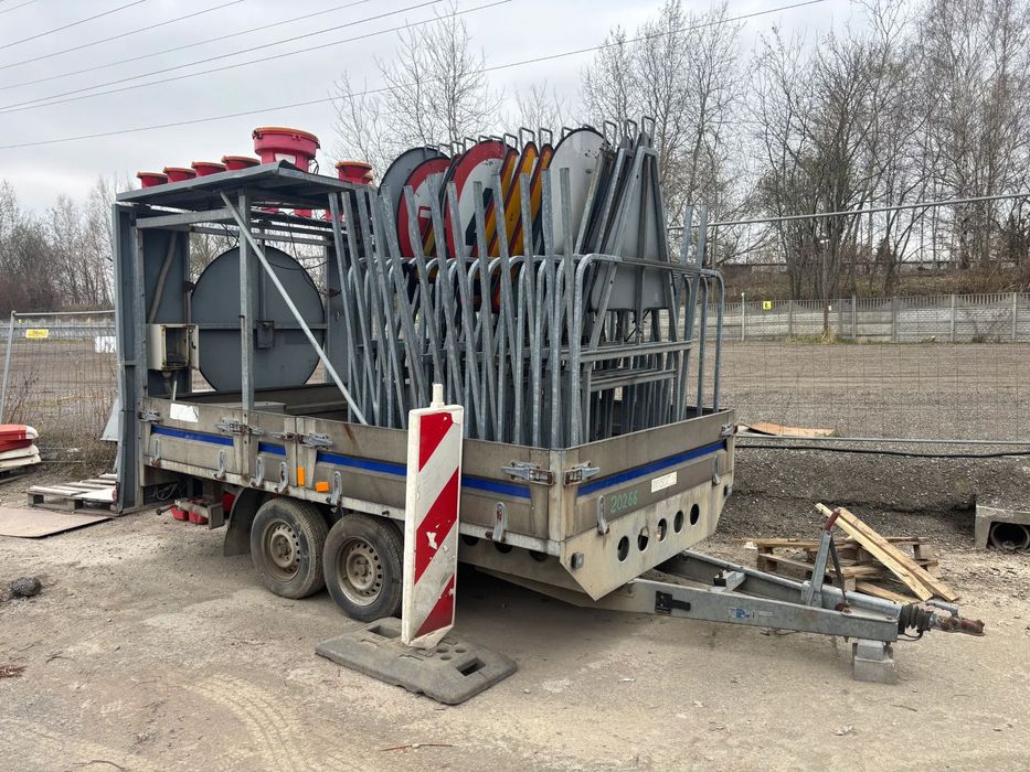 Wiola  Przyczepa z oznakowaniem dróg