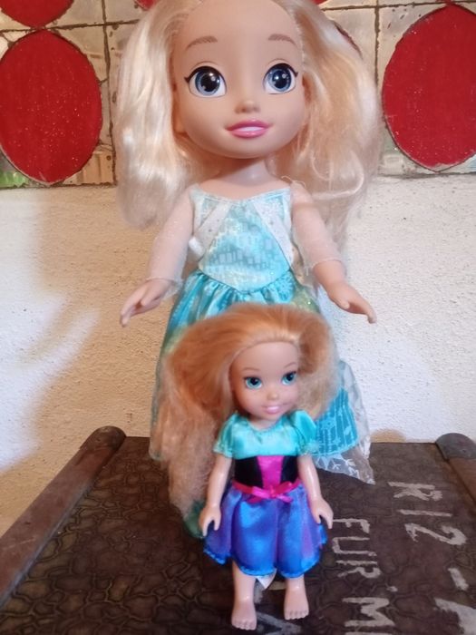 Bonecas Frozen e Anna