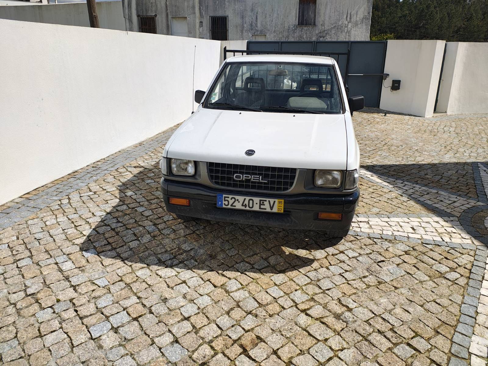 Opel Campo 3.1 branca troca diesel 2 lugares