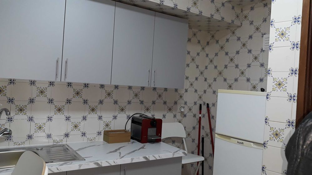 Quarto CASAL, num T2 CENTRO Lisboa. Metro Chiado Ler texto.