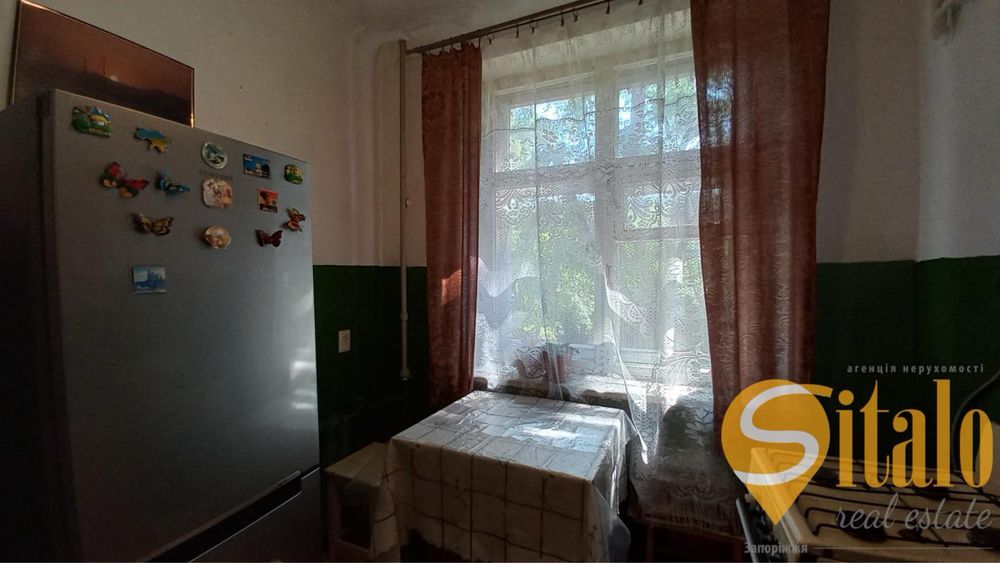 Продаж 2-х кімнт. повнометражної квартири вул. Добролюбова.