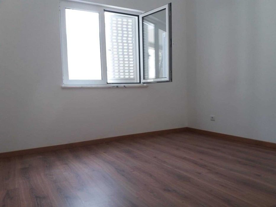 Apartamento T2 em moradia com terraço