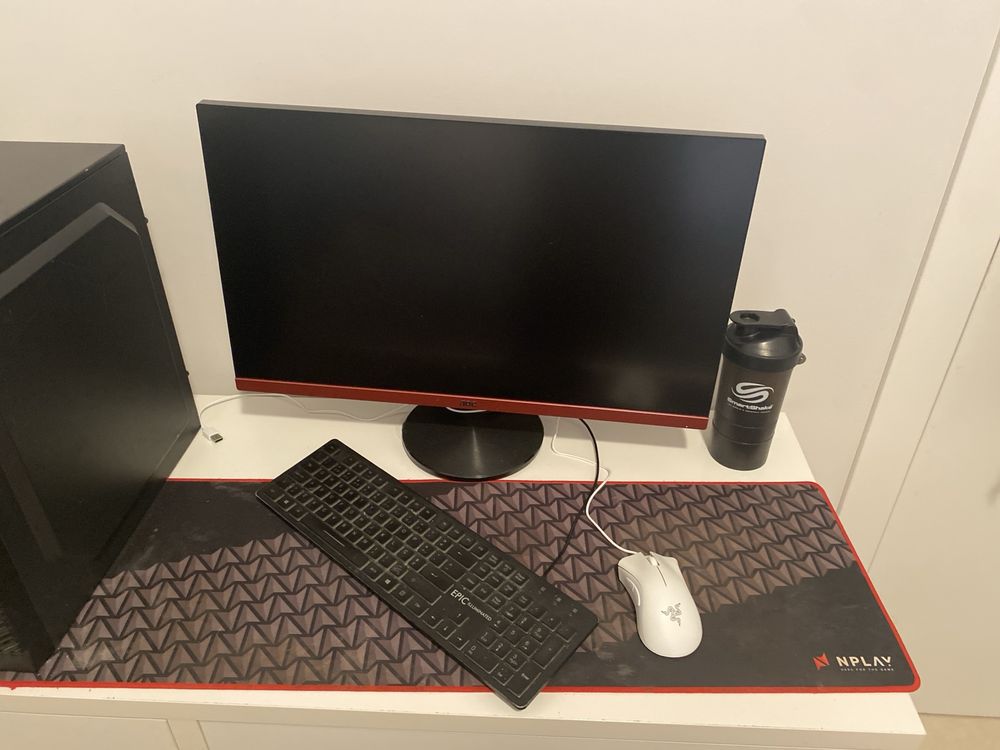 Vendo computador torre com monitor teclado e rato