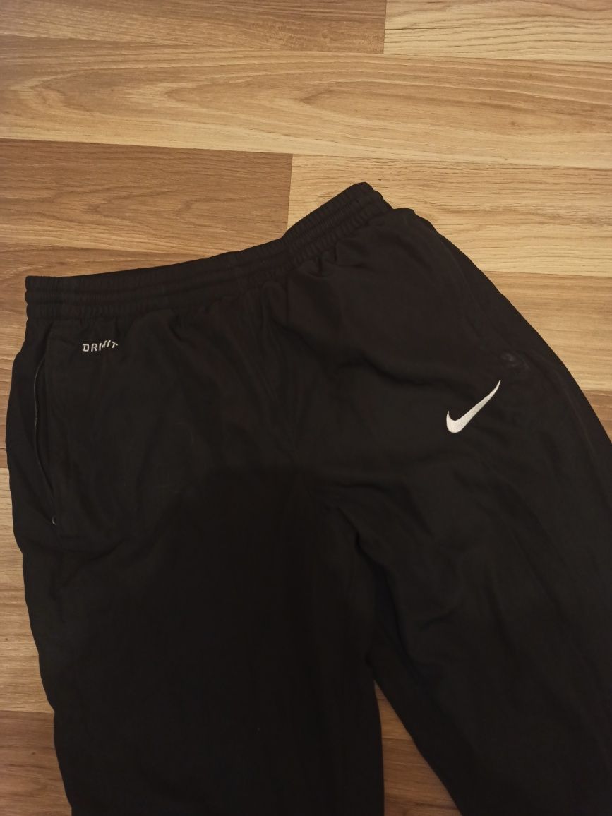 Нейлонові штани Nike Dri-Fit