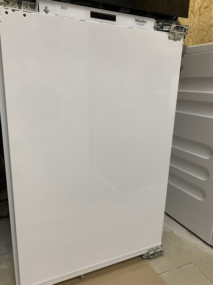Морозильна камера  Miele під монтування  FN 32402 i