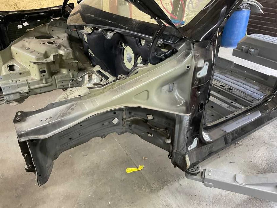 Передня ліва четверть Tesla Model Y 20-25 Разборка Киев