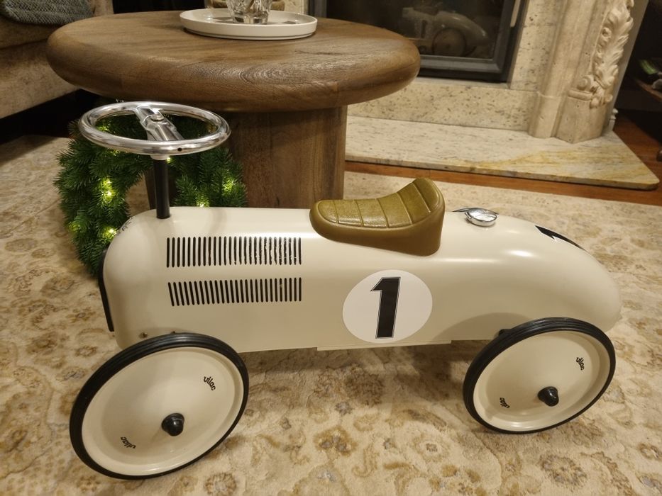 Jeździk autko w stylu retro Vilac