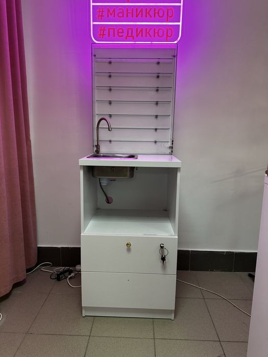 Шафа з поличками