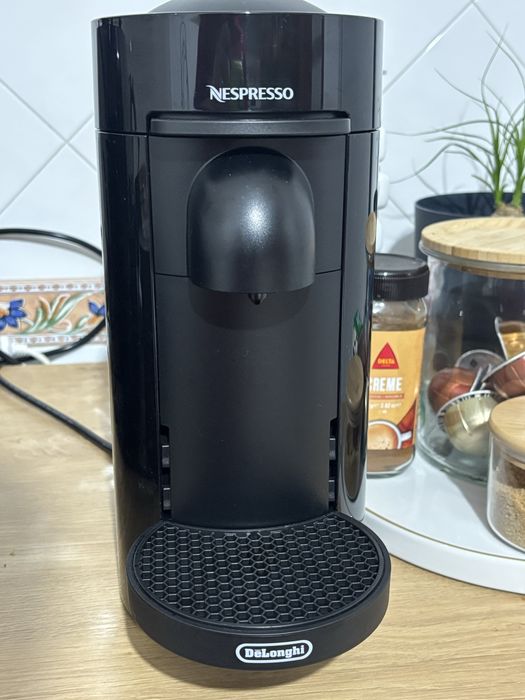 Máquina de Café Nespresso Vertuo Plus  com garantia