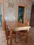 Mesa com 8 cadeiras de madeira