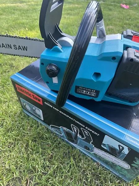 Акумуляторна ланцюгова пила Makita DUC 355 з двома акумуляторами