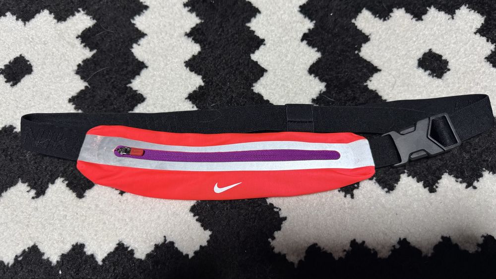 Бігова бананка nike