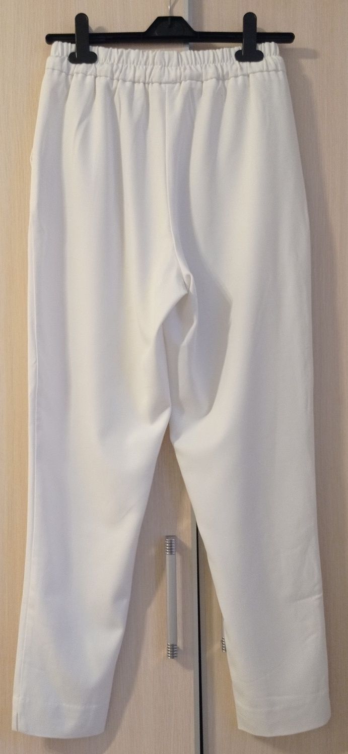 Spodnie materiałowe, dresowe eleganckie Reserved rozmiar XS