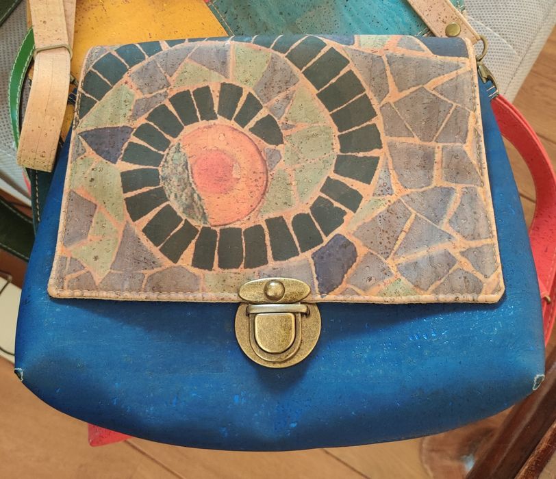 Torebka z korka granatowa, klapka że wzorem 26x21x9.5cm