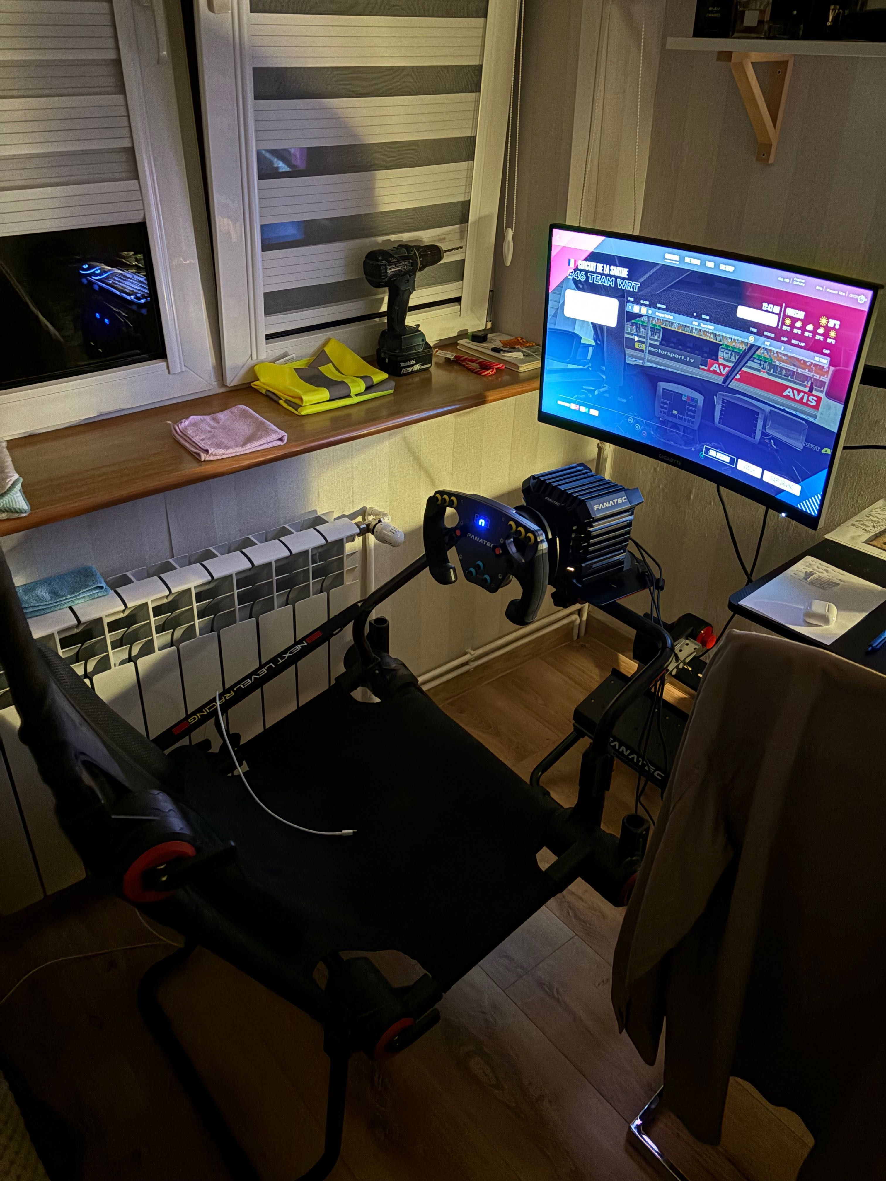 Fanatec CSL DD QR 2 (5 NM) F1 Esport V2 + Next Level Racing F-GT Lite