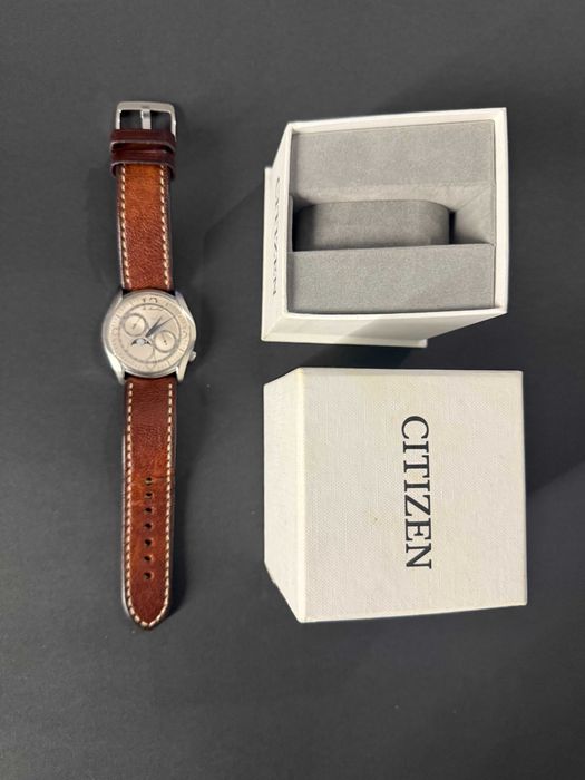 Relógio Citizen Retro de Calendário Triplo