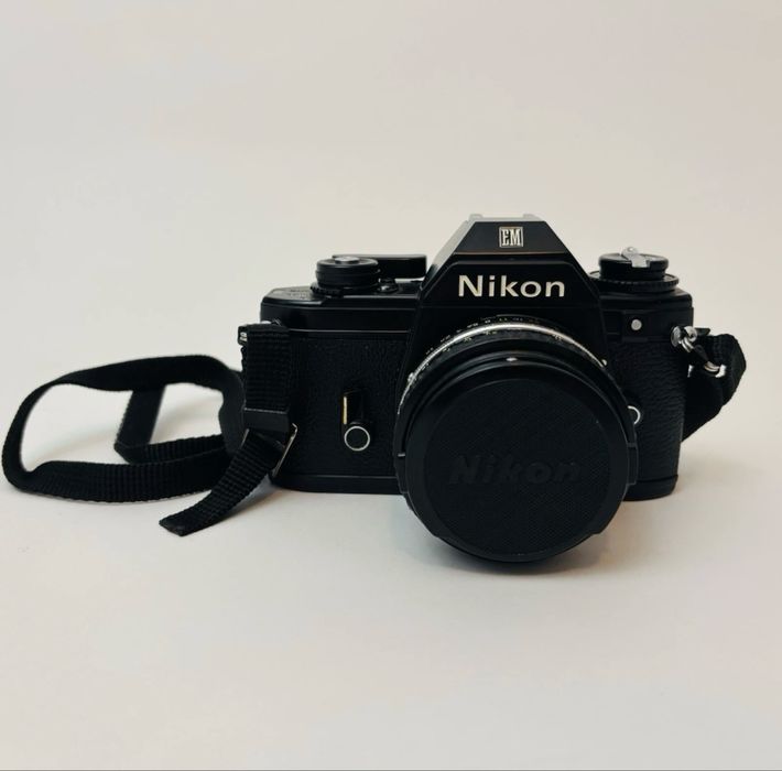 Nikon EM - 35mm Film Camera + Lente Nikon 50mm f1.8