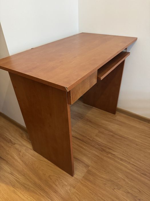 Małe biurko pod komputer