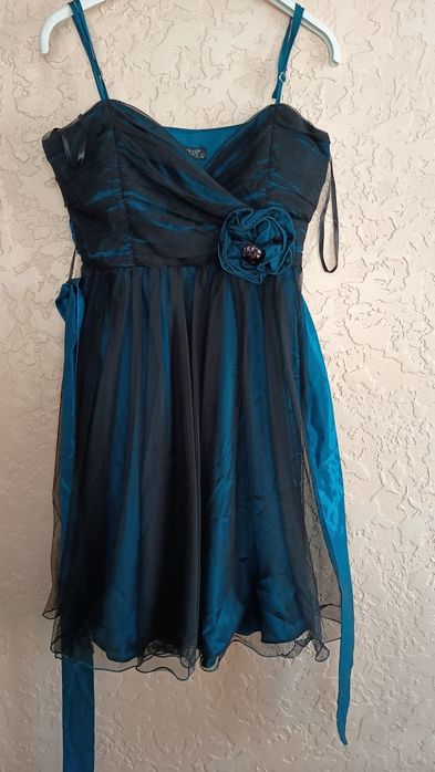 Нарядна жіноча сукня