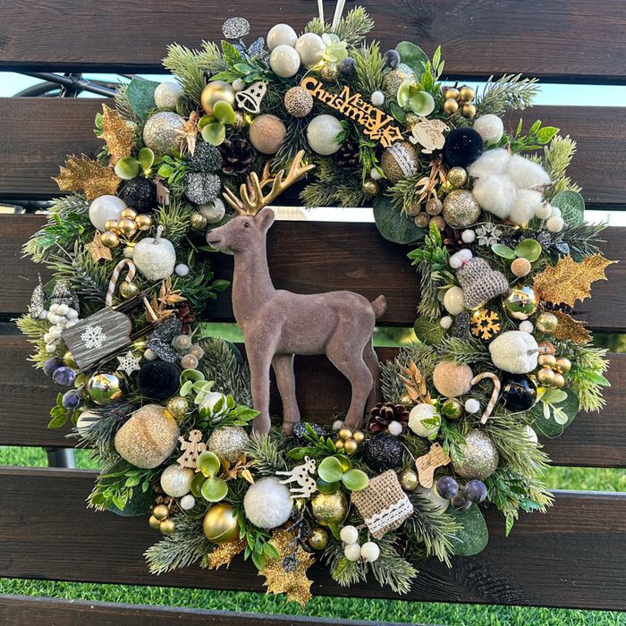 Ręcznie robiony wianek świąteczny na drzwi 44 cm z lampkami LED122515