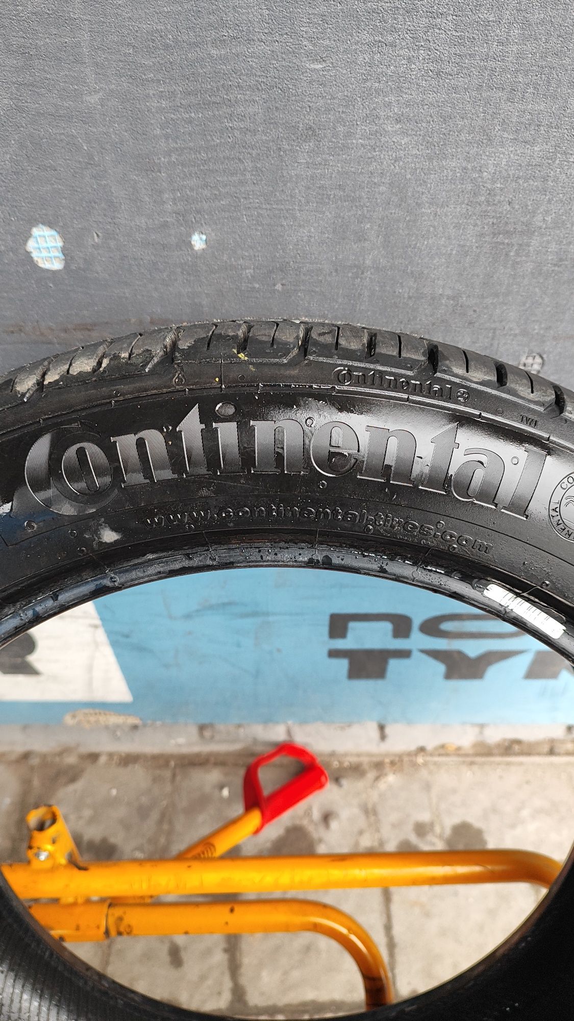 Шини Continental літні 205/55 R17