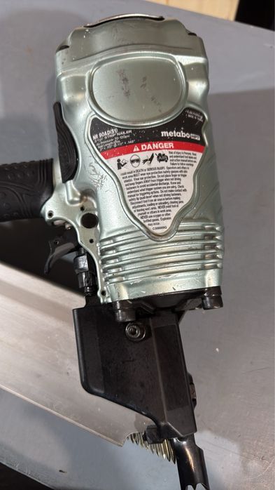 Нейлер Metabo HPT  пневмопистолет 30-34 кут