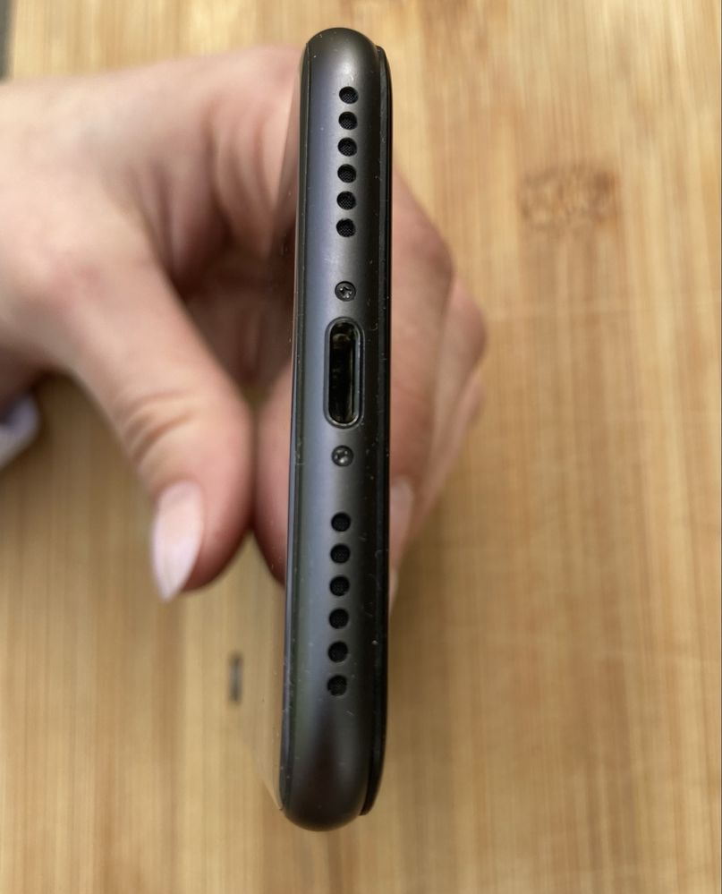 Iphone se 2020 szary