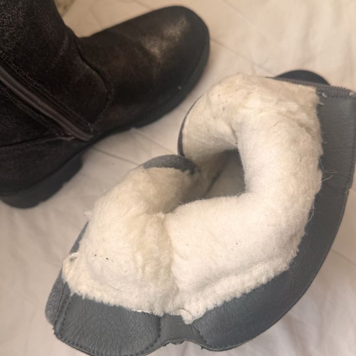 Продам зимові чобітки для дівчинки, розмір 30, ціна 200грн