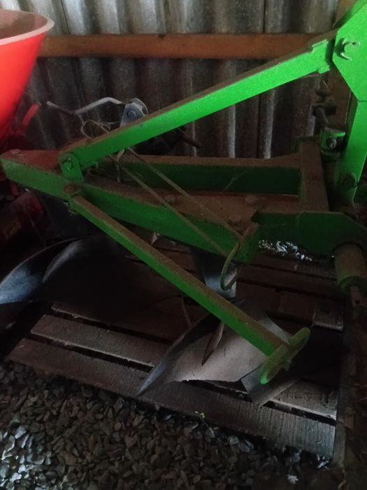 Плуг Бомет , 2-25 , в ідеальному стані ,напрацювання 1 га
