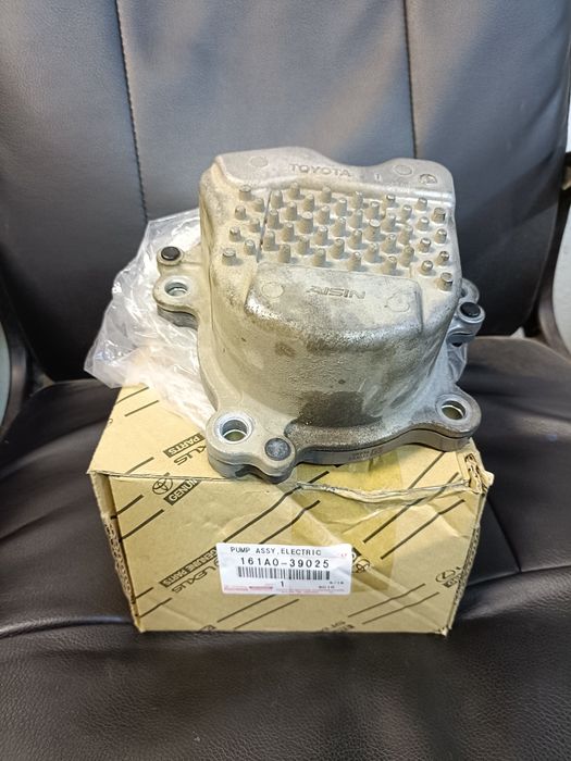 Помпа  охолодження Toyota Camry Hybrid 50, Avalon 2.5 / 161A039025