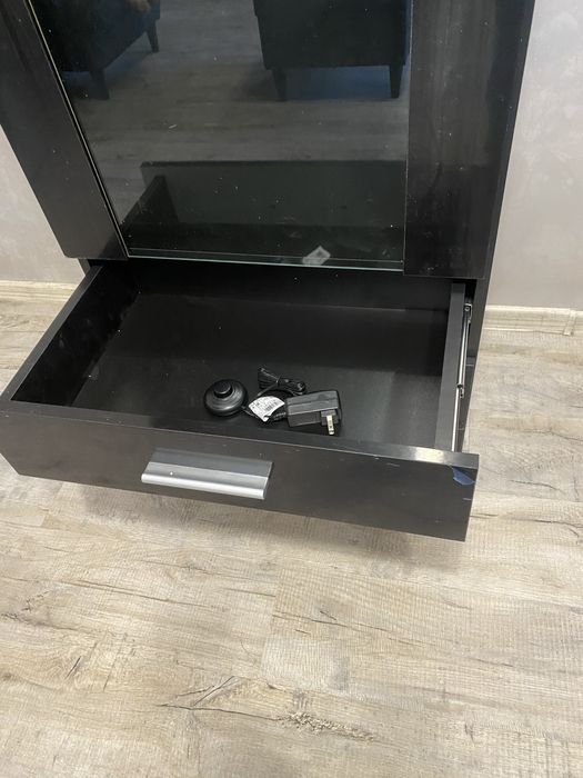 Regał szafka słupek oszklony