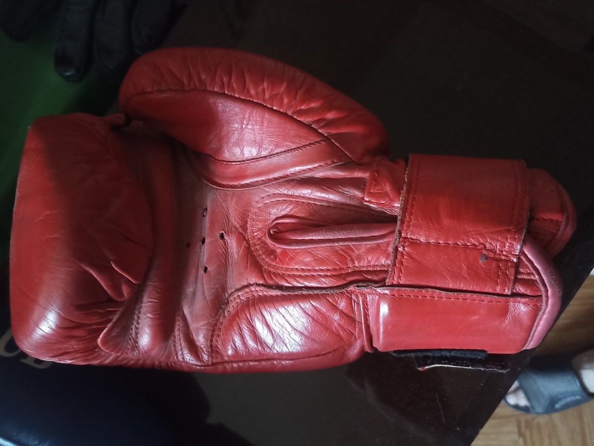 Перчатка боксёрская 10OZ