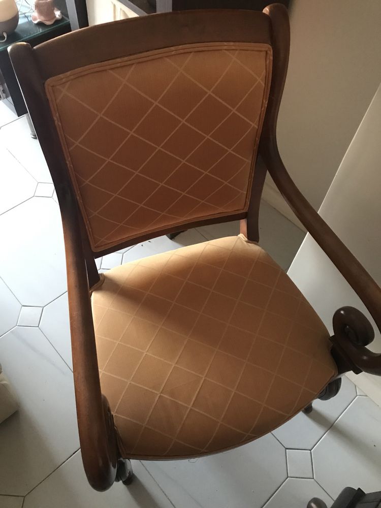 Secretaria com cadeira