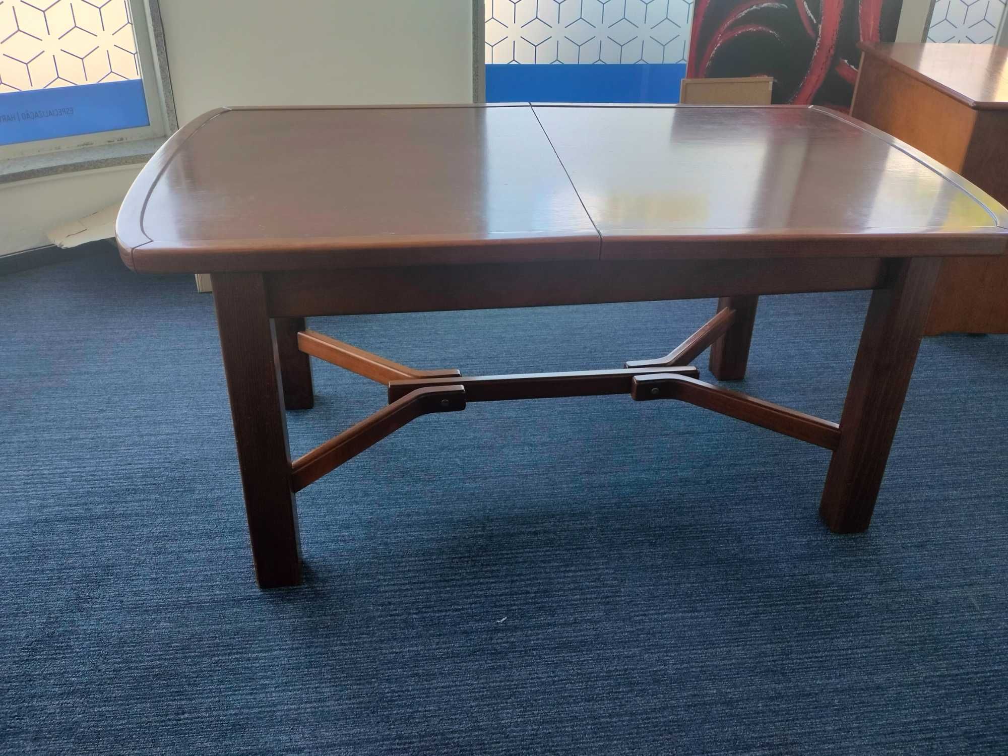 Mesa extensível de sala de jantar