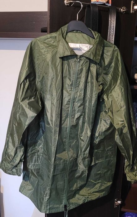 Lekka kurtka przeciwdeszczowa / wiatrówka – kolor oliwkowy (zielony)