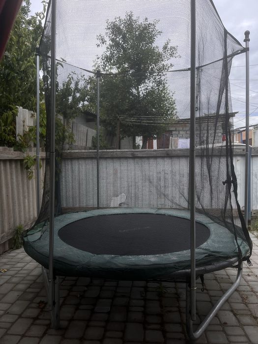 Продам Батут в нормальному стані
