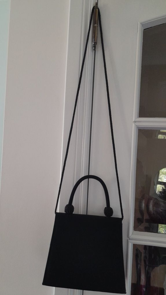 Clutch preta de veludo