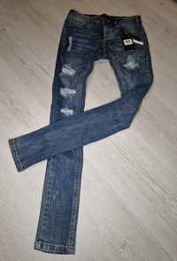 Rurki jeansowe z przetarciami