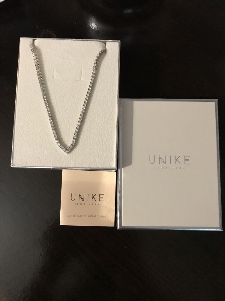 Colar UNIKE com brilhos