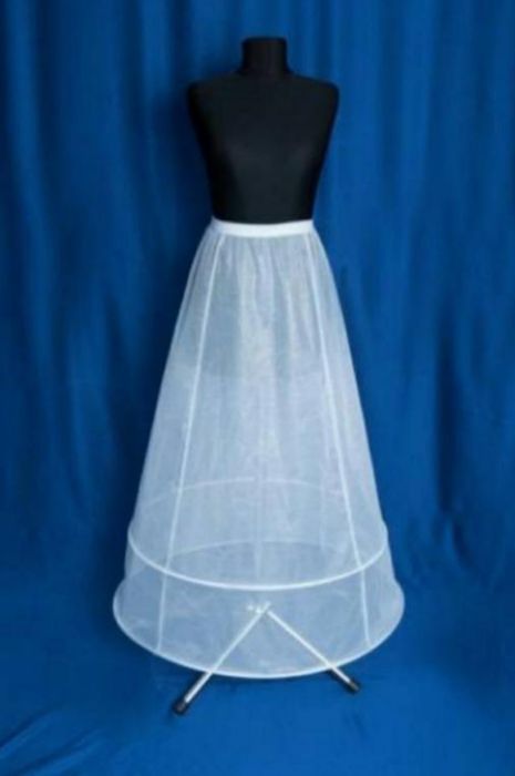 Подьюбник под платье разных видов.