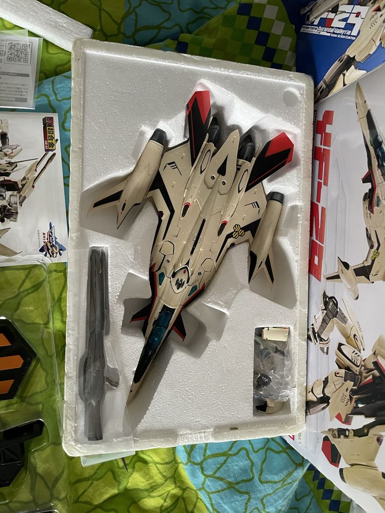 Japoński Transformers Bandai YF-29 Durandai Valkyrie Isamu Dyson Custo