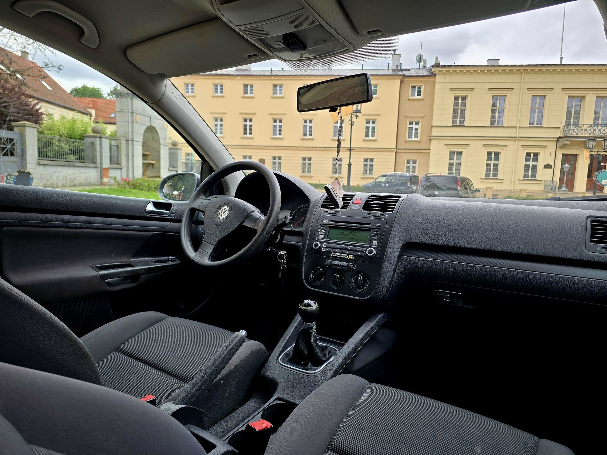 Sprzedam VW Golfa 5 1.6 MPI LPG KlimatyzacjaAlufelgiCzujnikiParktronic