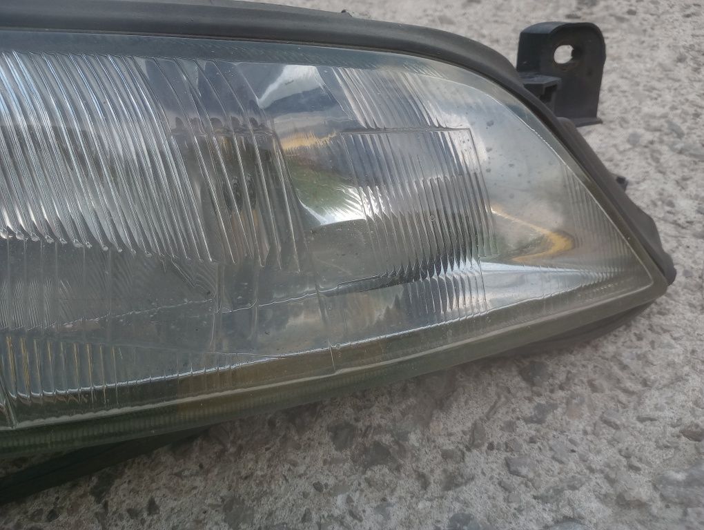 Opel Vectra B przed lift lampa prawa prawy przód