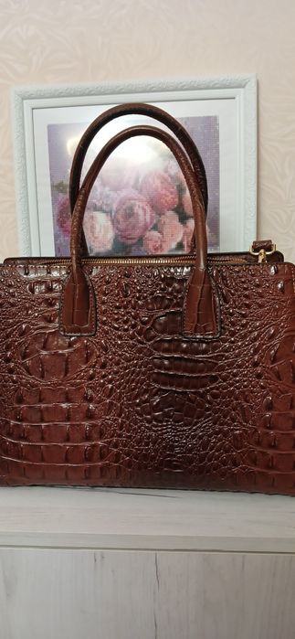 Сумка жіноча , коричневий колір .