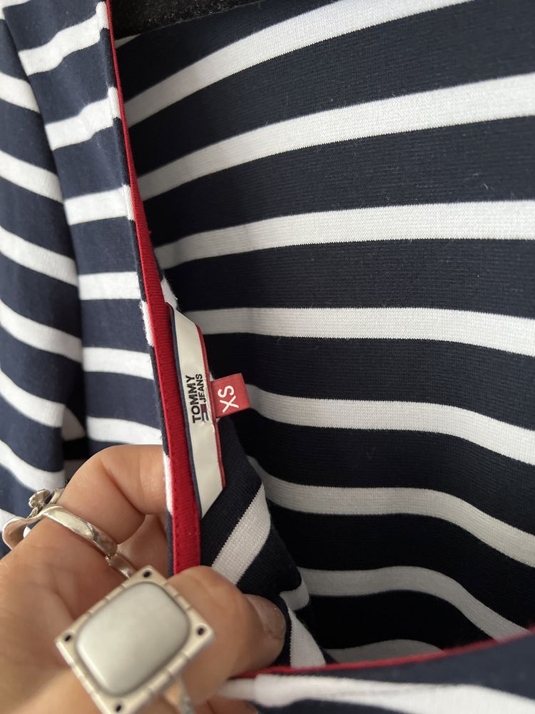 Tommy Hilfiger sukienka XS -M do kolan z dekoltem na plecach