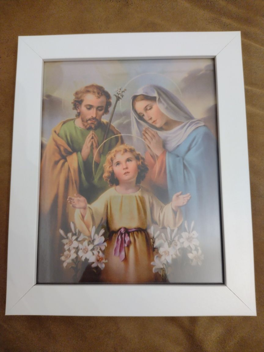 Obraz świętej Rodziny w białej drewnianej ramie