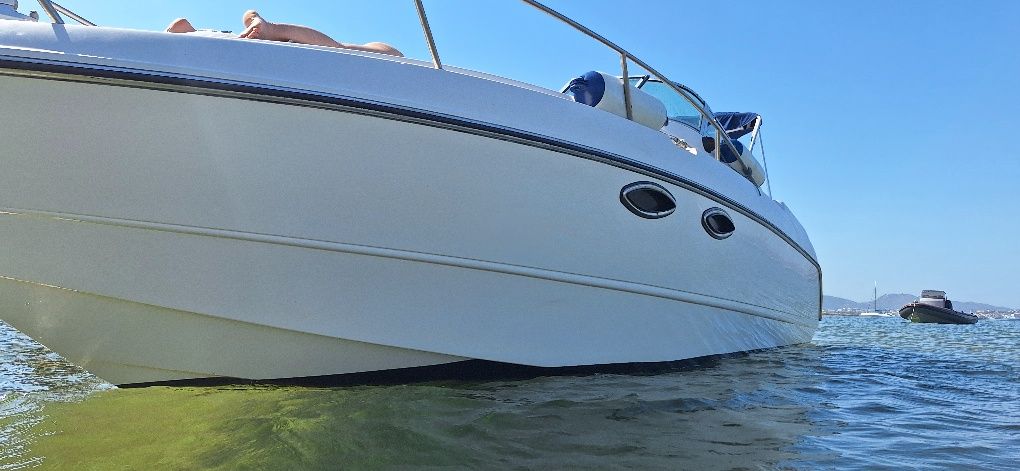 Barco cabinado 7,10m