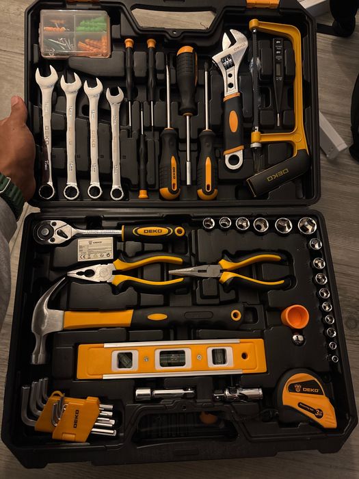 Mala de ferramentas e parafusadora DEKO, pra vender logo !
